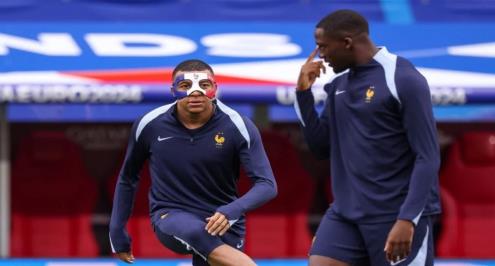 كوناتي: مبابي لاعب استثنائي.. لكن الفوز لا يعتمد عليه وحده
